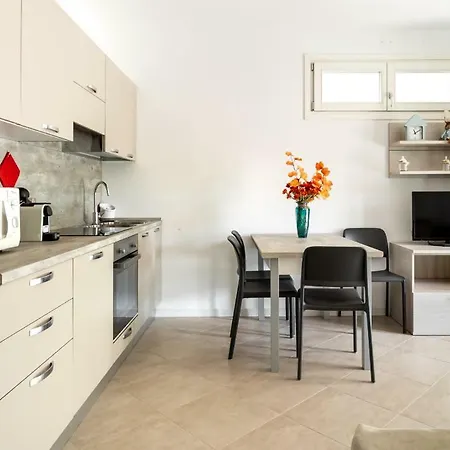 Apartment Two Steps - Center *